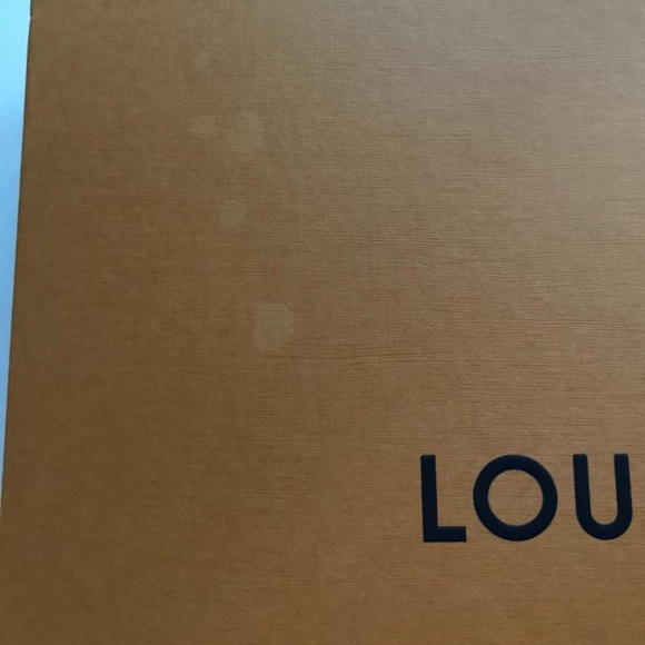 Large Louis Vuitton Gift Box and Ribbon - Picture 6 of 7